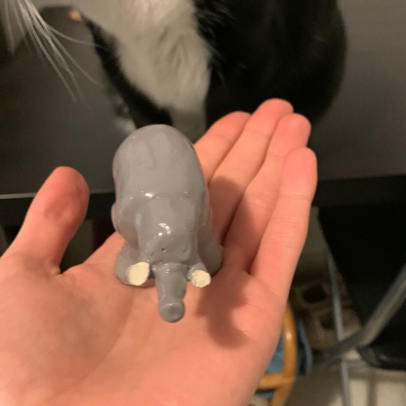 Folk art elephant made out of clay - Picture 2 of 5